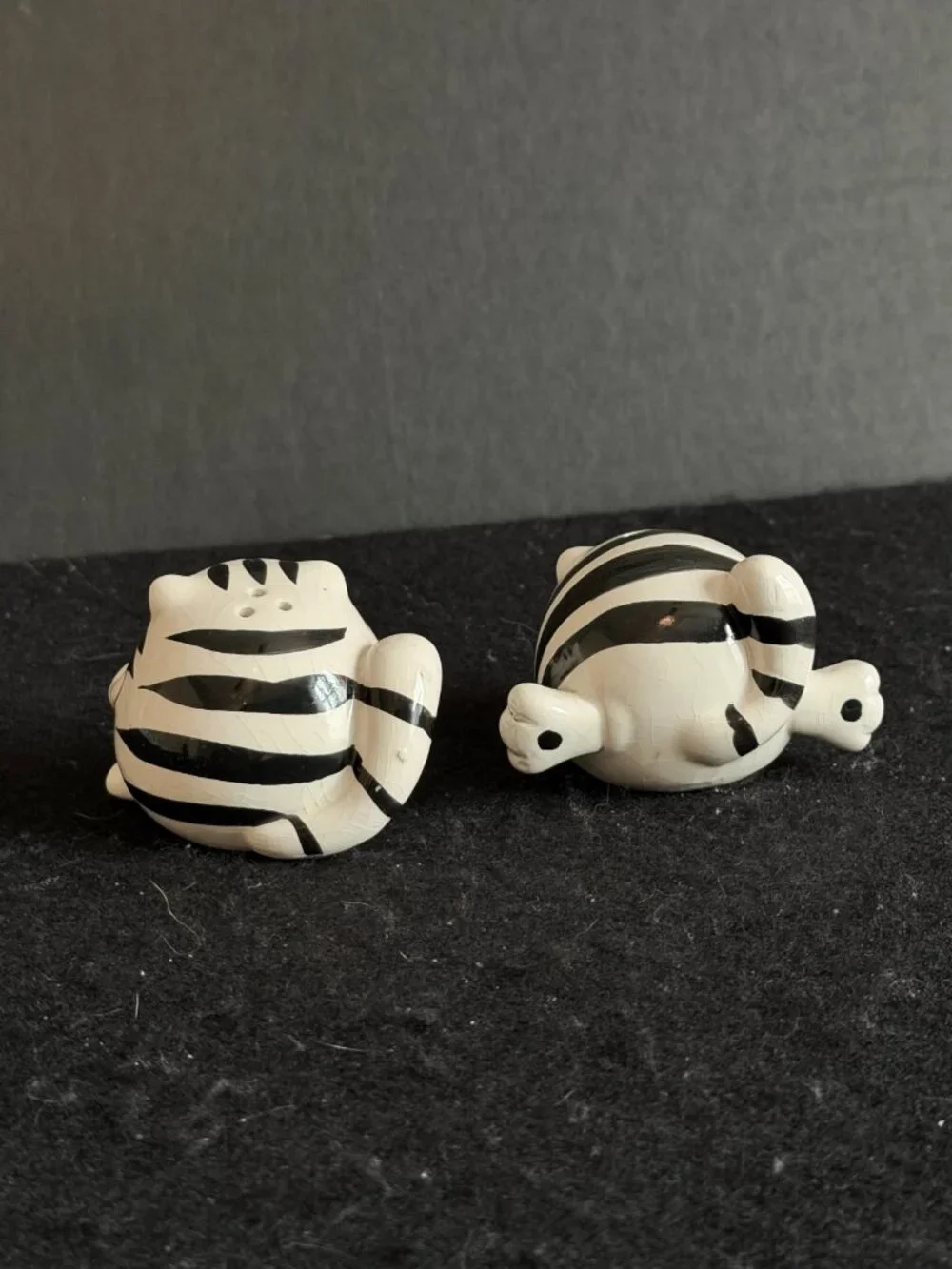 Discontinued Vintage Pier 1 Imports Ceramic“Chubby Cat” Salt/Pepper Shakers